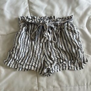 HOLLISTER ULTRA HIGH RISE SHORTS ✨